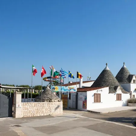 Trulli San Leonardo Bed & Breakfast 4*