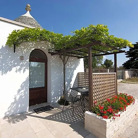 Trulli San Leonardo B&B 4*