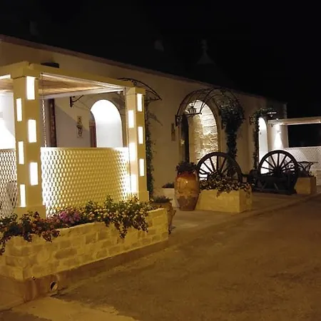 Trulli San Leonardo לינה וארוחת בוקר 2*